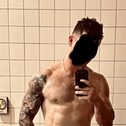 DFW swinger hotwife & cuckold profile – dm22 on Rocktie