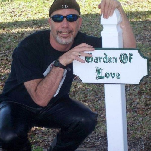 Jacksonville swinger hotwife & cuckold profile – Vonvampire on Rocktie