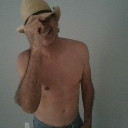 Washington swinger hotwife & cuckold profile – LatinToro on Rocktie