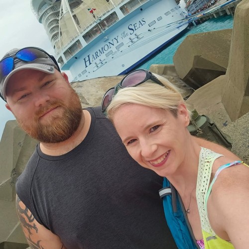 Kansas City swinger hotwife & cuckold profile – Busternviolet on Rocktie