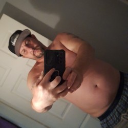 Pittsburgh swinger hotwife & cuckold profile – D2nice on Rocktie