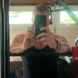 NYC swinger hotwife & cuckold profile – m6868 on Rocktie