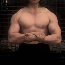 NYC swinger hotwife & cuckold profile – bvll on Rocktie