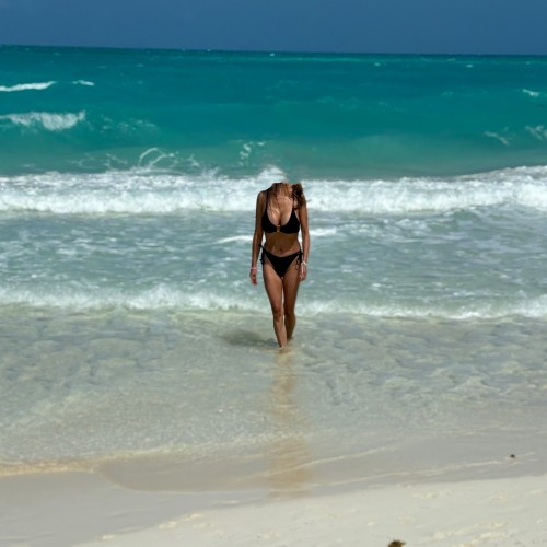 Ellie: Swingers Hotwife Cuckold