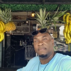 Tampa-Lakeland swinger hotwife & cuckold profile – Youngcool74 on Rocktie