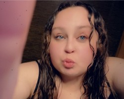 What female wants to text my boyfriend to make me a jealous cuckquean?