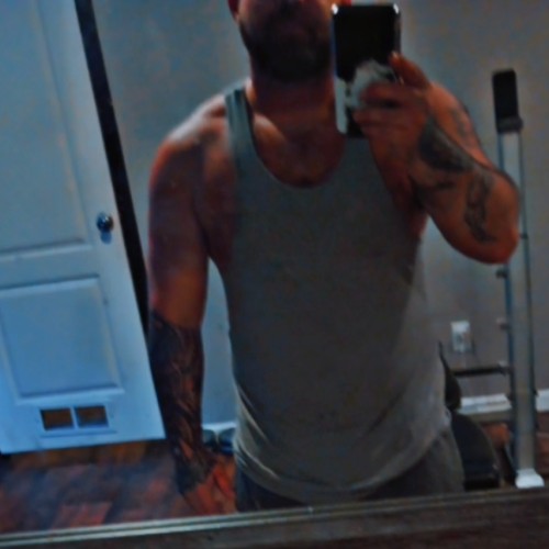Louisville swinger hotwife & cuckold profile – Yallhavefuntho on Rocktie