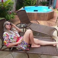 Albany swinger hotwife & cuckold profile – Sharon1210 on Rocktie