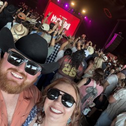 Bakersfield swinger hotwife & cuckold profile – Heywhatsup77 on Rocktie