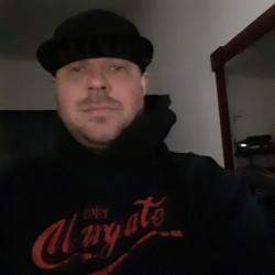 Los Angeles swinger hotwife & cuckold profile – butchcastor on Rocktie