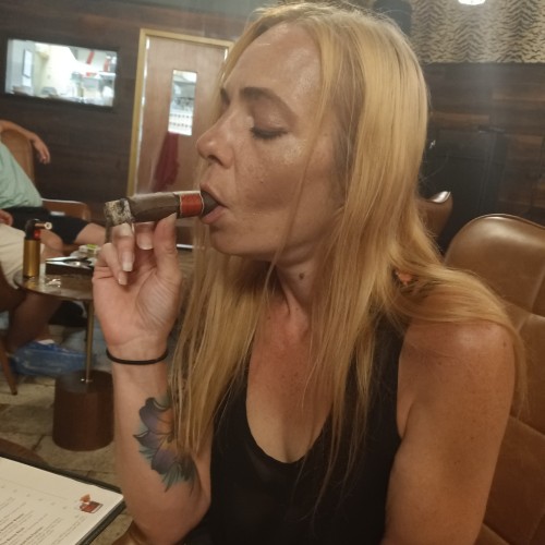 Atlanta swinger hotwife & cuckold profile – MixedCouple404 on Rocktie