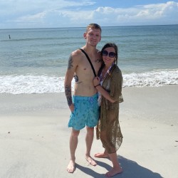 Decatur swinger hotwife & cuckold profile – Bootycolin on Rocktie