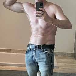 Miami-Dade-Keys swinger hotwife & cuckold profile – MrJesseInFL on Rocktie