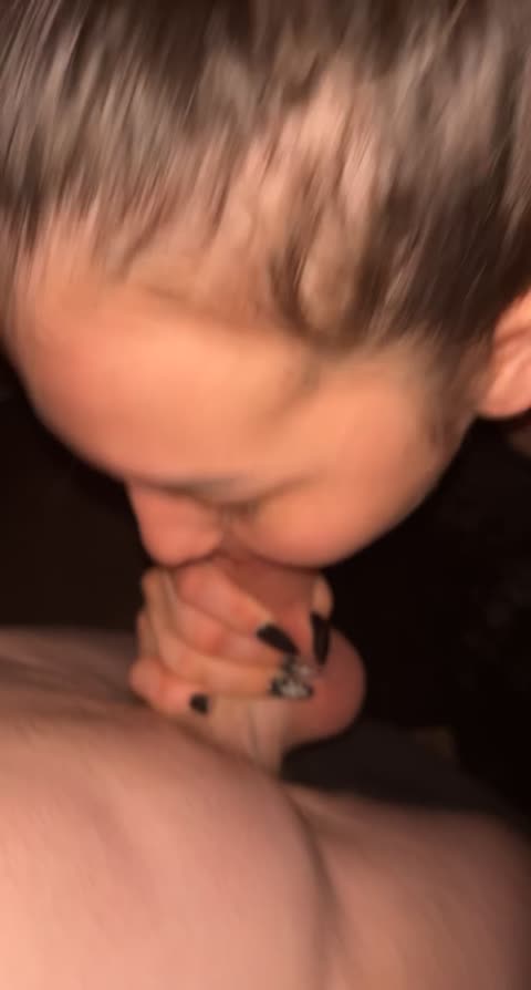 Sexy latina sucking dick