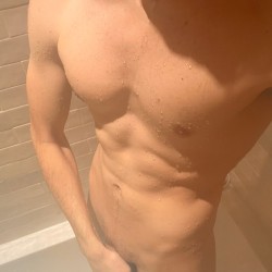 NYC swinger hotwife & cuckold profile – DrWest on Rocktie