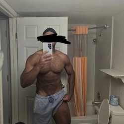 Bakersfield swinger hotwife & cuckold profile – Mr.Muscles on Rocktie