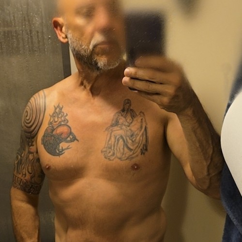 Baton Rouge swinger hotwife & cuckold profile – Theesultan on Rocktie