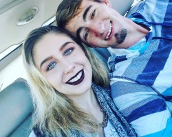 - Funcouple662 Photo