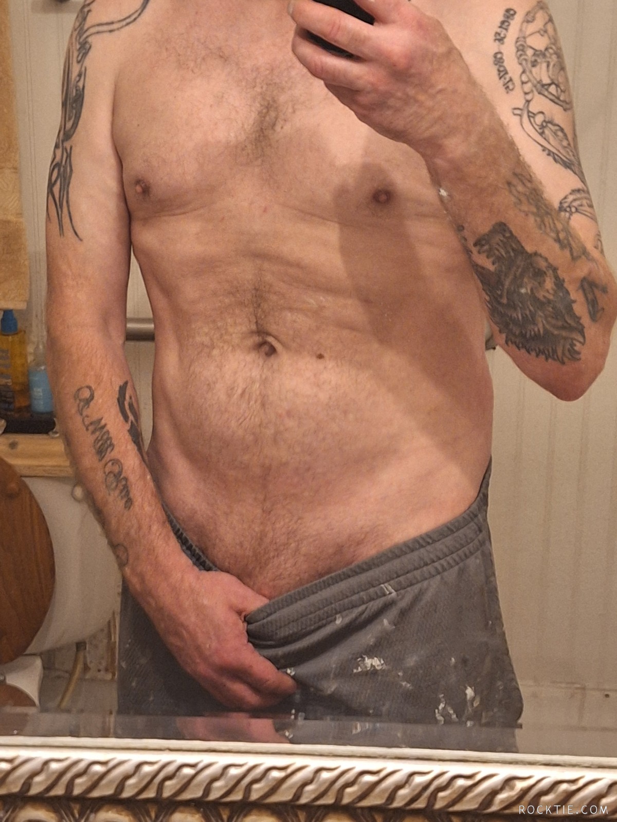 Daddy dom/bull looking for women and couples