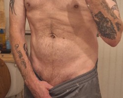 Daddy dom/bull looking for women and couples