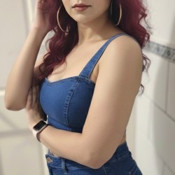 Gainesville-Ocala swinger hotwife & cuckold profile – petitecpl80s on Rocktie