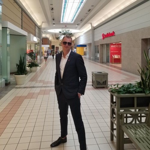 Toronto swinger hotwife & cuckold profile – Stradivaryhunter on Rocktie