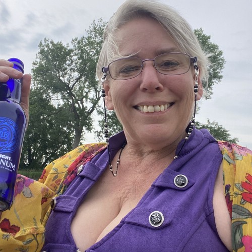 Cleveland swinger hotwife & cuckold profile – mysti5000 on Rocktie