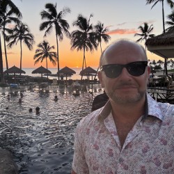 Chicago swinger hotwife & cuckold profile – Chemicalsymbols on Rocktie