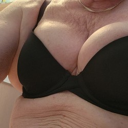 Philadelphia swinger hotwife & cuckold profile – luv4lust43 on Rocktie