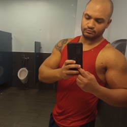 NYC swinger hotwife & cuckold profile – Supermandonte on Rocktie