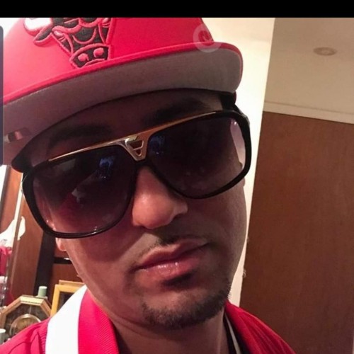 NYC swinger hotwife & cuckold profile – SirRaheem on Rocktie