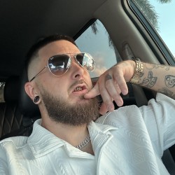 Broward Co. swinger hotwife & cuckold profile – FlFrk954 on Rocktie