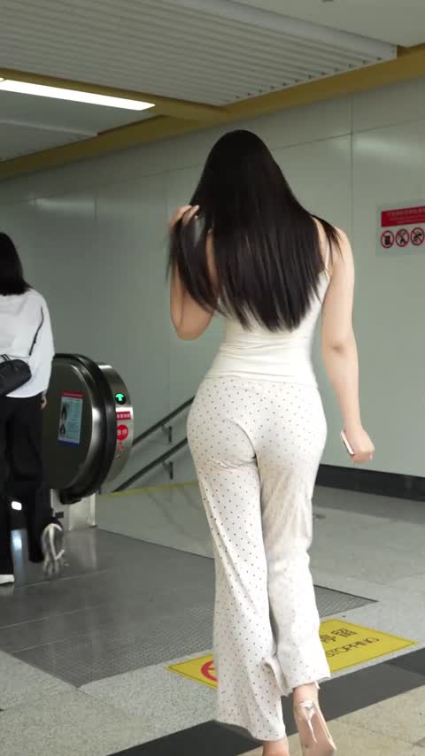 I love eating a sexy womanโs ass.