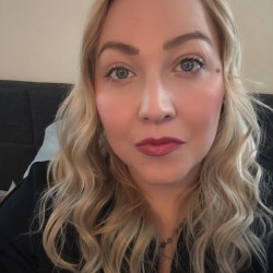 Chicago swinger hotwife & cuckold profile – Chibull89 on Rocktie