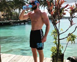 Swinger Hotwife Cuckold User