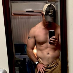Louisville swinger hotwife & cuckold profile – Airforce_jake on Rocktie
