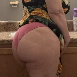 Memphis swinger hotwife & cuckold profile – MemphisBlondie on Rocktie