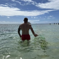 NYC swinger hotwife & cuckold profile – Salvadore1981 on Rocktie