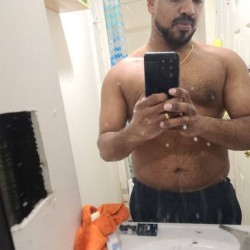 Toronto swinger hotwife & cuckold profile – kaythr33 on Rocktie