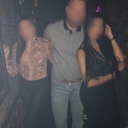 Nanaimo swinger hotwife & cuckold profile – Hotwife_Servicer on Rocktie