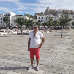 Athínai swinger hotwife & cuckold profile – adonisgreek on Rocktie