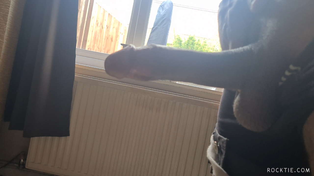 Hung mxdrace in London looking for couples and women for real fun