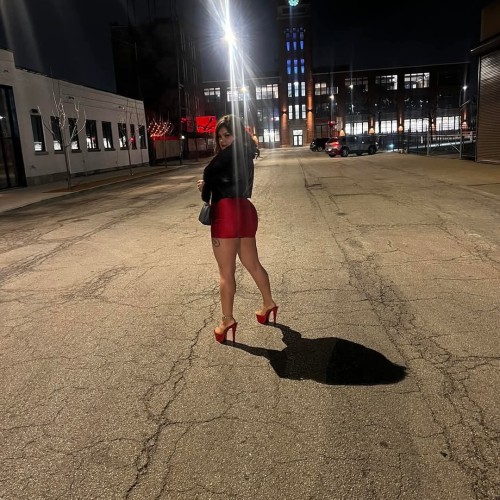Chicago swinger hotwife & cuckold profile – Hotwifelooking on Rocktie