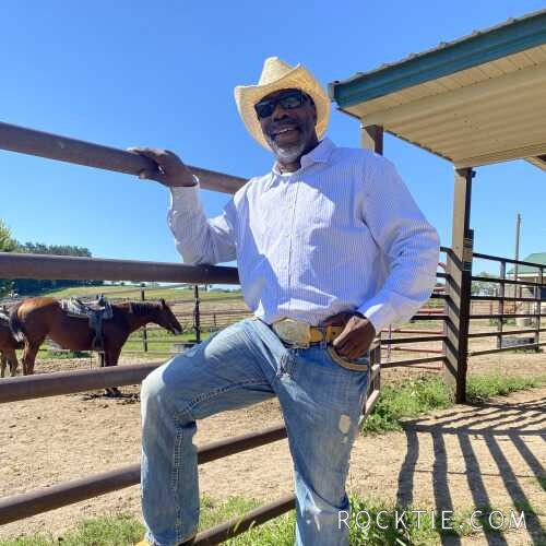 Minneapolis Black Bull Seeking couples and single females